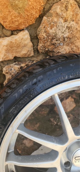 Llanta OZ Racing 18 con neumático 225/40 R18