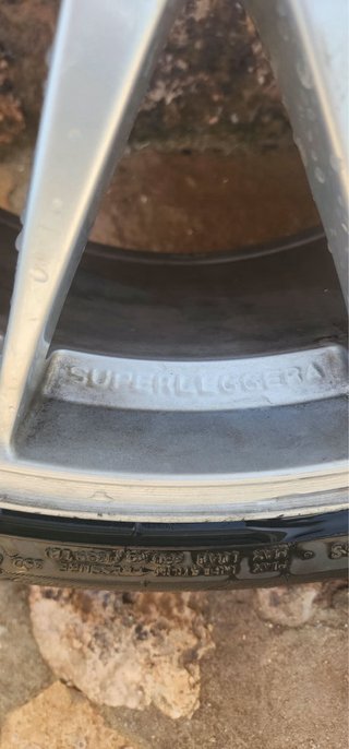 Llanta OZ Racing 18 con neumático 225/40 R18