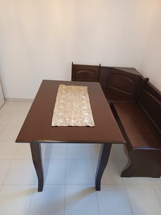 Mesa y banco de cocina de madera