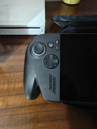 Asus ROG Xbox Ally X con estuche