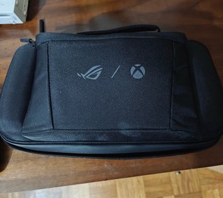 Asus ROG Xbox Ally X con estuche