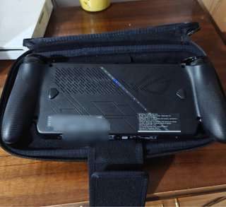 Asus ROG Xbox Ally X con estuche