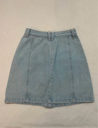 Falda vaquera corta azul Stradivarius botones 32