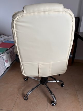 Sillon de oficina giratorio y reclinable.