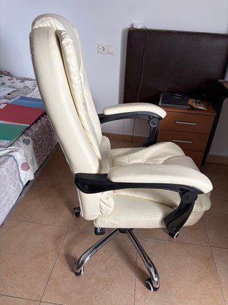 Sillon de oficina giratorio y reclinable.