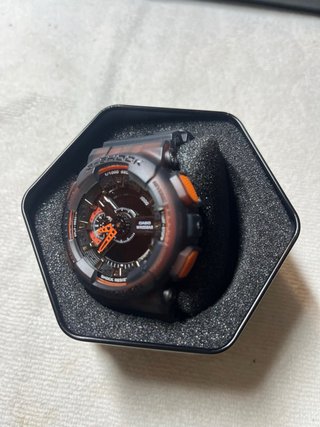 Reloj G-Shock marrón y naranja