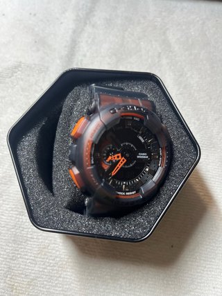 Reloj G-Shock marrón y naranja