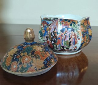 Bombonera cerámica china floral