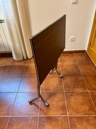 Mesita auxiliar plegable con ruedas