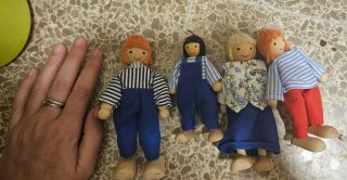 Muñecas de madera artesanales