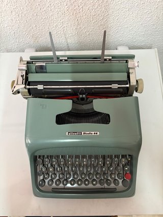 Máquina de escribir Olivetti Studio 44 Vintage