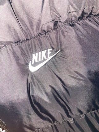 Abrigo Nike Negro Bordado Sin Estrenar