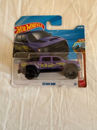 Hot Wheels '23 RAM 1500 Roxa 234/250