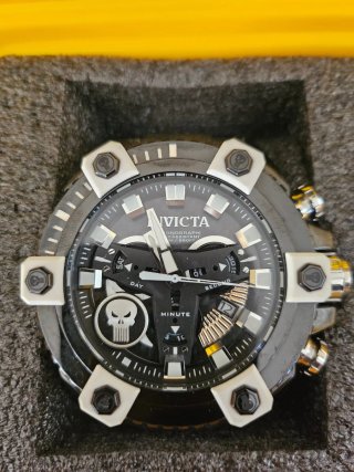 Reloj Invicta Cronógrafo Punisher Negro