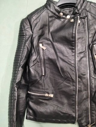 Cazadora polipiel negra