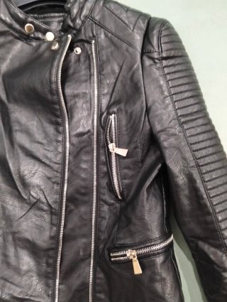 Cazadora polipiel negra