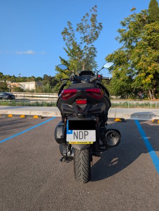Yamaha XMAX 300 Tech Max Magma
