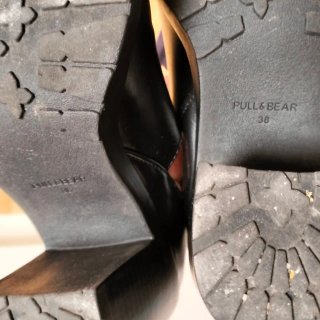 Botines Negros Cut-Out Tacón