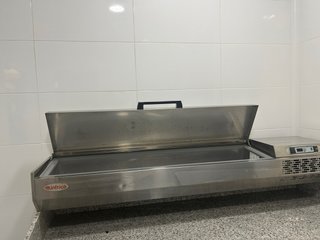 Mesa refrigerada Infrico con encimera granito