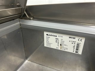 Mesa refrigerada Infrico con encimera granito