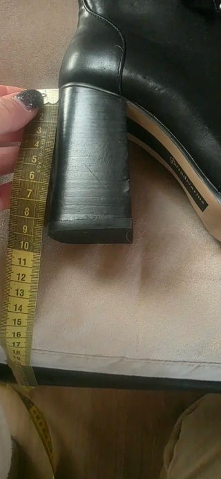 Stivaletti neri con lacci
