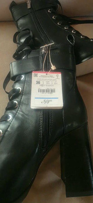 Stivaletti neri con lacci