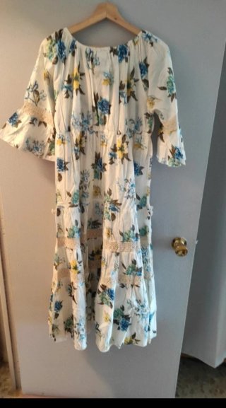Vestido floral blanco y azul