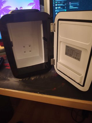 Nevera Cecotec 4L (parcialmente funcional)