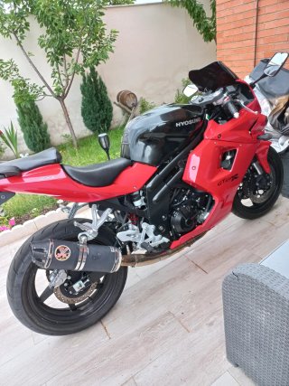 Hyosung GT650R 2010 Roja y Negra