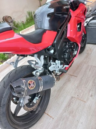 Hyosung GT650R 2010 Roja y Negra