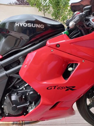 Hyosung GT650R 2010 Roja y Negra