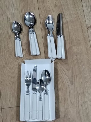 Juego cubiertos metal blanco y plata