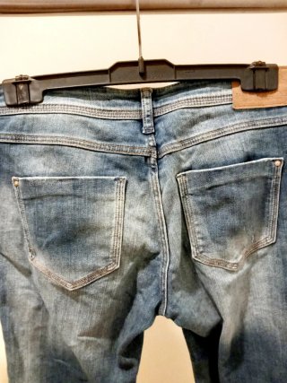 Pantalón tejano Zara Basic desgastado con rotos