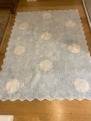 Alfombra infantil lavable con lunares