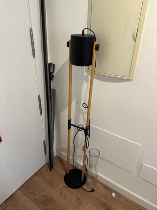 Lámpara de pie moderna madera y metal