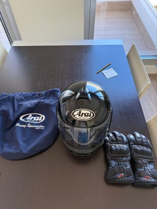 Casco Arai Moto + Guantes Schoeller + Bolsa