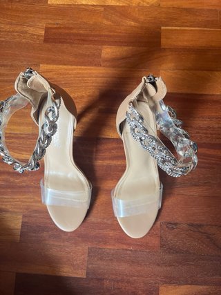 Tacones de aguja beige talla 39