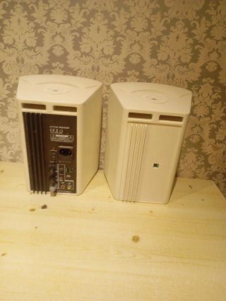Pareja de altavoces ABTUS blancos