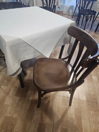 24 Sillas de Madera Marrón