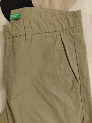 Pantalón beige United Colors of Benetton