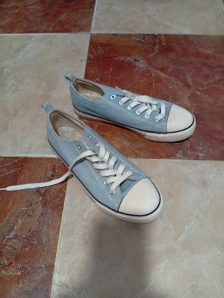 Zapatillas lona azul claro y blanco