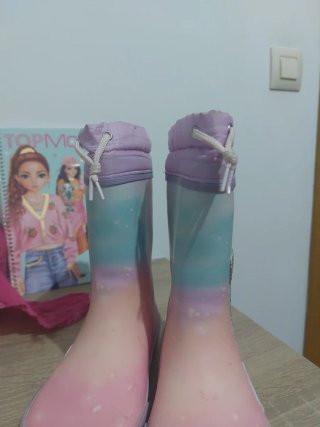 Botas de agua Gioseppo arcoíris y estrella