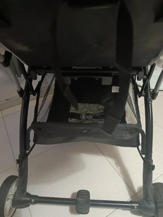 Cochecito de bebé gris