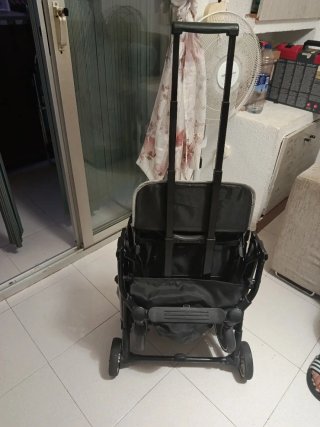 Cochecito de bebé gris