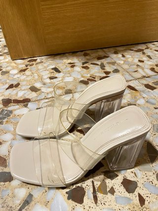 Sandalias Bershka transparentes tacón beige T.36