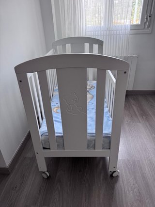 Cuna blanca Micuna con ruedas