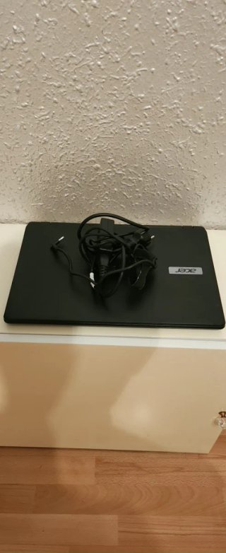 Ordenador portátil Acer negro le falta 3 teclas