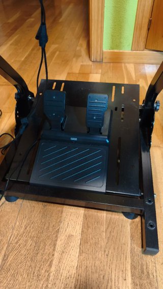 Volante Xbox y pc con pedales y soporte. Completo
