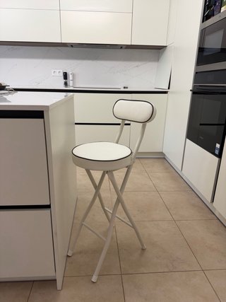 Sillas altas plegables tipo bar blancas
