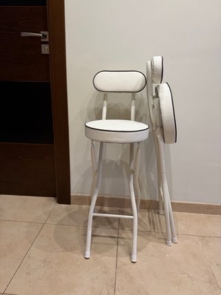 Sillas altas plegables tipo bar blancas